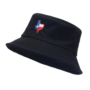 Bob en coton noir avec broderie du drapeau du Texas présenté sous un angle de 45 degrés