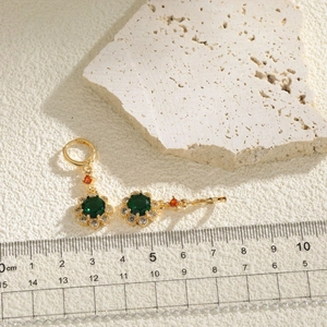 Retro 18K gold earrings with green crystal and orange stone measured by ruler