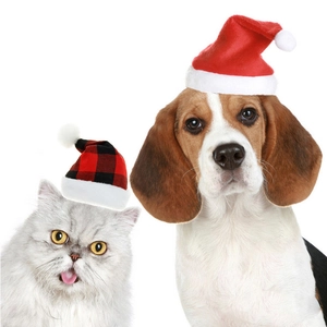 Bonnets de Noël pour chiens et chats en styles rouge et à carreaux avec pompons blancs