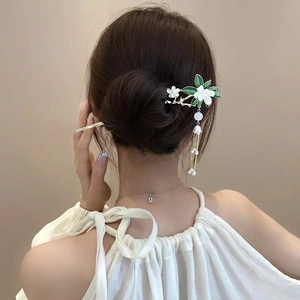 Pic à cheveux vintage en or avec fleurs de gardénia blanches et pompons de style chinois