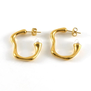 Irregular gold wave earrings with white pearls in 18k plated stainless steel