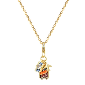 Goldene Titanhalskette mit Zirkon-Flugzeug, blauer Kamera und orangefarbenem Koffer