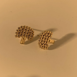 Exquisite gold-plated tree-shaped stainless steel earrings with a 3D leaf cluster design