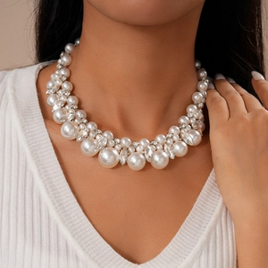 Elegant vintage baroque choker featuring faux pearls and sparkling rhinestones for women