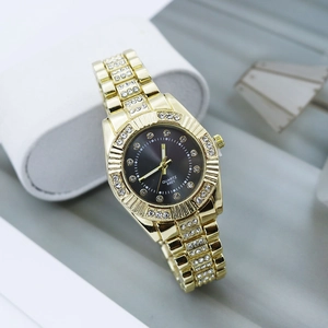 Montre à quartz dorée pour femme avec strass incrustés et cadran gris foncé brossé