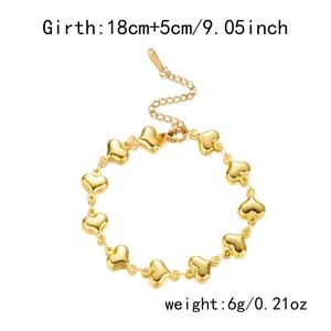 Detail view of golden heart chain bracelet showing 18+5cm girth and 6g weight specs