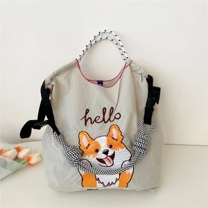 Sac bandoulière en nylon beige avec broderie corgi et bandoulière en corde tressée