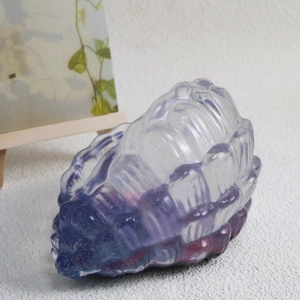 Dettaglio dello stampo per scatola a forma di conchiglia con trama in fluorite viola