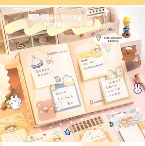 Detalle de notas adhesivas de dibujos animados con forma de oso y conejo