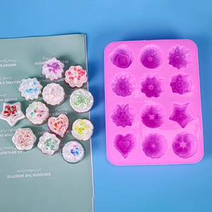 Moule en silicone rose avec 12 formes mixtes de fleurs, cœurs et étoiles DIY cuisine