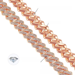 Détail de chaînes cubaines 13mm avec zircons 5A sertis et finition or rose