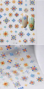 Détail macro des stickers nail art mandala M-648 colorés avec texture gaufrée en 3D