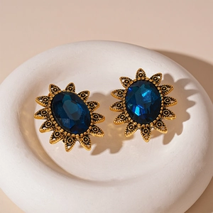Vintage Goldene ovale Sonnenblumen-Ohrringe mit tiefblauem Kristall im französischen Stil