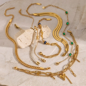 Gold stainless steel bracelet set with emerald gemstone and dainty heart charms