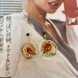 Vintage Goldene hohle runde Ohrringe mit Bernsteinkristallperlen und Uhrendesign
