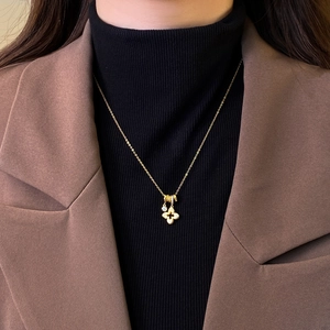 Collier Pendentif Fleur Cuivre Plaqué Or Avec Zircon Design Creux Élégante Chaîne De Clavicule Bijoux Femmes