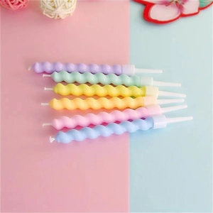 Spiral birthday candles in mixed colors with plastic bases for cake decoration 6-pack