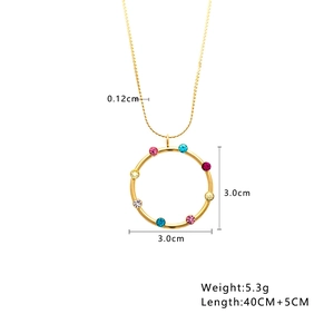 Especificaciones de tamaño para collar de perlas doradas con colgante de corazón de circón