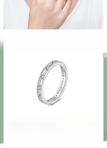 Vue détaillée de la bague en argent 925 montrant l'épaisseur de 2,5mm et le poids 1,5g