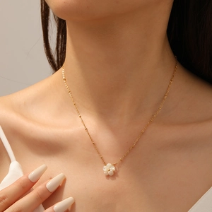 Flower Pendant Necklace White Shell Stainless Steel Gold Plated Sweet Elegant Fashion Jewelry For Women