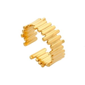 Détails de la bague ajustable dorée à texture rainurée et barres verticales polies