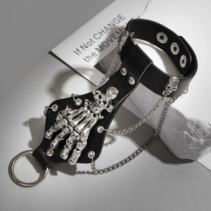 Bracelet gothique punk en similicuir avec emblème de main squelette argentée et chaînes
