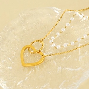 Collier double couche doré de style français avec pendentif cœur et perles élégantes