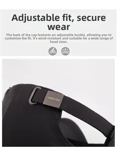 Detalle de la hebilla metálica ajustable en gorra de sarga negra para ajuste ideal