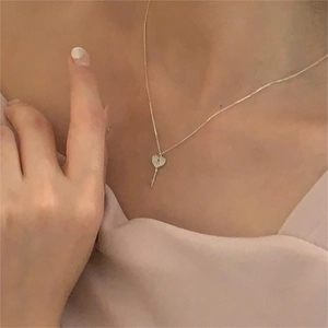 Elegant 925 sterling silver heart key pendant necklace in rose gold with zircon inlay