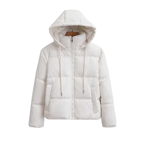 Giacca bianca con cappuccio in finta pelle con coulisse e zip integrale stile street fashion