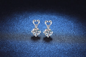 Detailed view of S925 sterling silver heart earrings with brilliant round cut moissanite