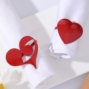 Ronds de serviette élégants en alliage rouge en forme de cœur pour déco de mariage
