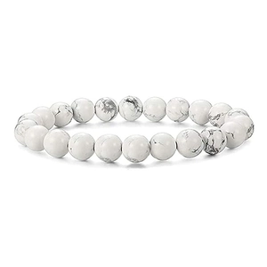 Macro detail van 8mm witte turkoois kralen met natuurlijke marmeren patronen voor armbanden