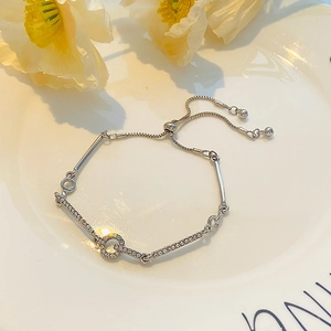 Elegant silver geometric bracelet with sparkling crystals and adjustable pull-slider chain