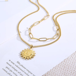 Zweilagige goldene Edelstahlkette mit Sonnenanhänger und eleganter Büroklammerkette