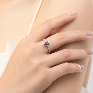 Elegant S925 sterling silver ring with oval ruby gemstone and vintage floral accents