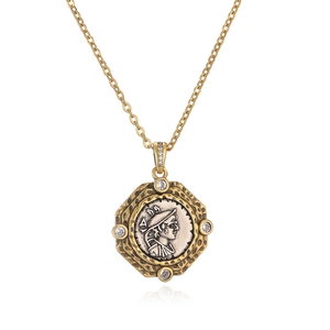 Collier médaille romaine vintage avec relief Athéna et bordure en pierres brillantes