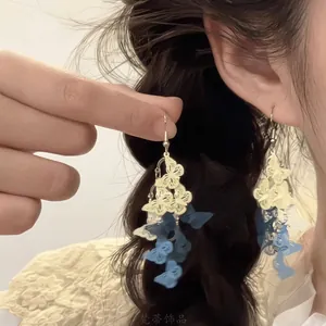 Boucles d'oreilles papillon en résine et zircon de style coréen en bleu et blanc
