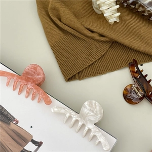 Acetate hair claw clips set with marble and tortoiseshell patterns for elegant styling
