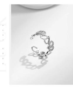 Detailed close-up of a 925 sterling silver adjustable heart ring with sparkling zircons