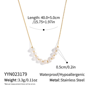 Detail of 40cm stainless steel 18K gold chain with 5mm natural freshwater pearls
