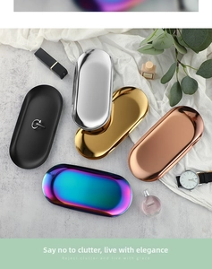 Detailed view of oval stainless steel trays in gold, silver, rose gold and rainbow finishes