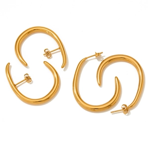Exaggerated geometric C-shaped hoop earrings in gold minimalist stainless steel