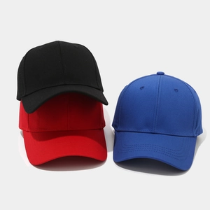 Classic solid color outdoor baseball caps in black, red, and blue with curved brim