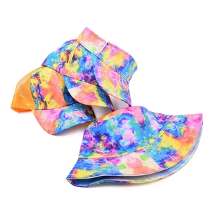 Set di tre cappelli tie-dye con cappello a secchiello, berretto mesh e visiera parasole