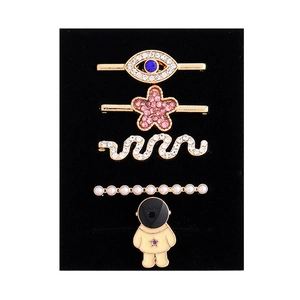 5-piece gold-plated alloy brooch set with rhinestone starfish and astronaut charms