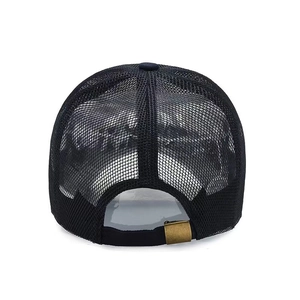 Berretto trucker in mesh blu navy traspirante per uomo e donna con fibbia metallica