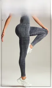 Vue détaillée du legging de yoga sans couture taille haute gris foncé avec motifs