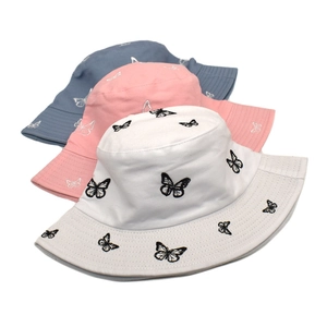 Chapeaux bobs réversibles avec broderie papillon en coton blanc, rose et bleu ciel