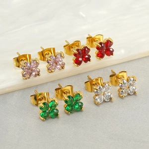 Boucles d'oreilles trèfle à quatre feuilles en acier doré avec zircons multicolores